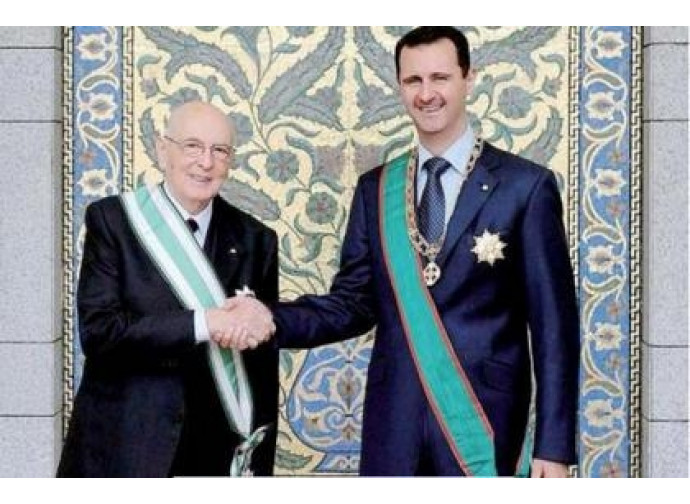 Napolitano premia Assad Napolitano premia Assad